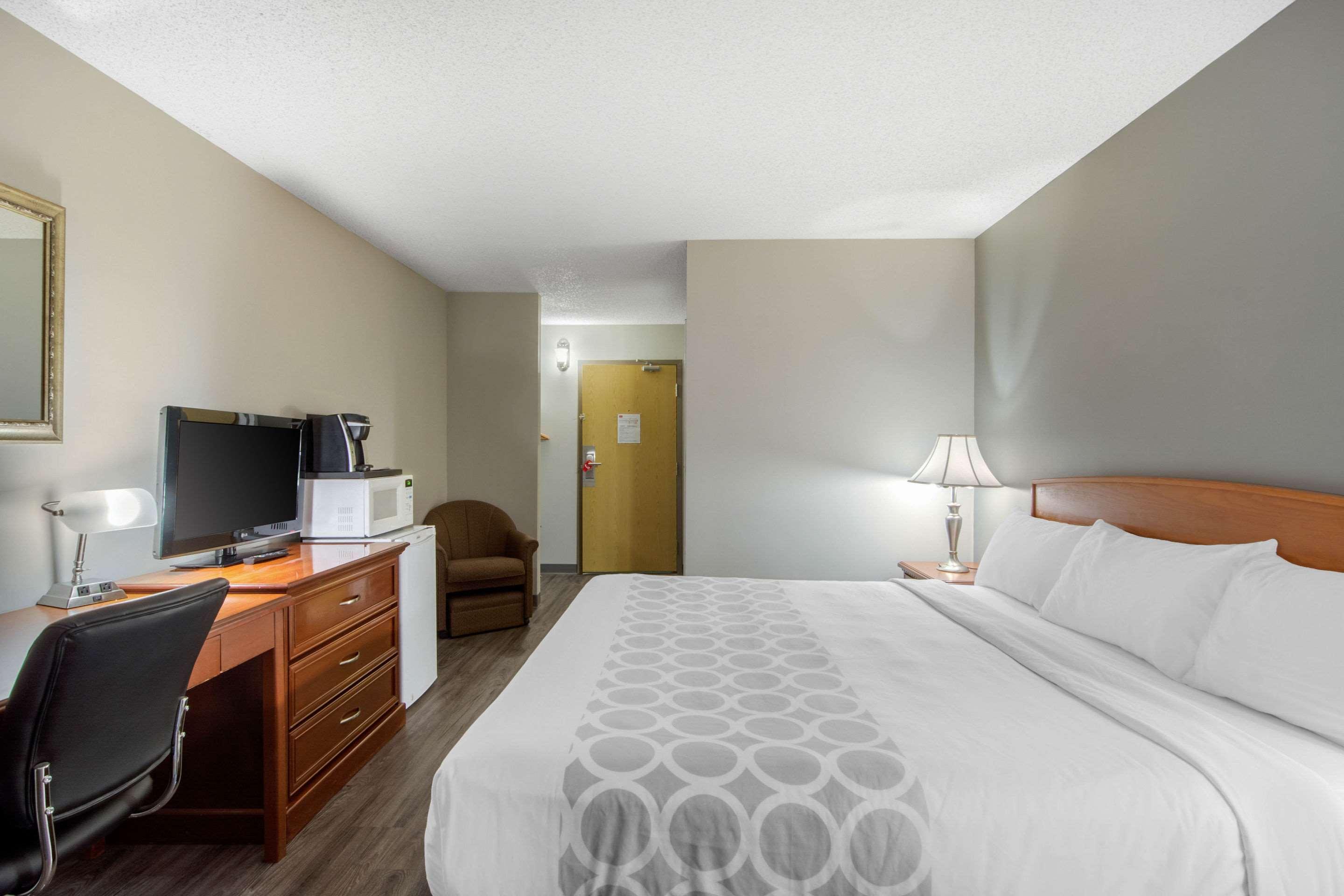 Econo Lodge Regina Exterior photo
