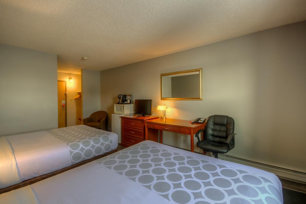 Econo Lodge Regina Exterior photo
