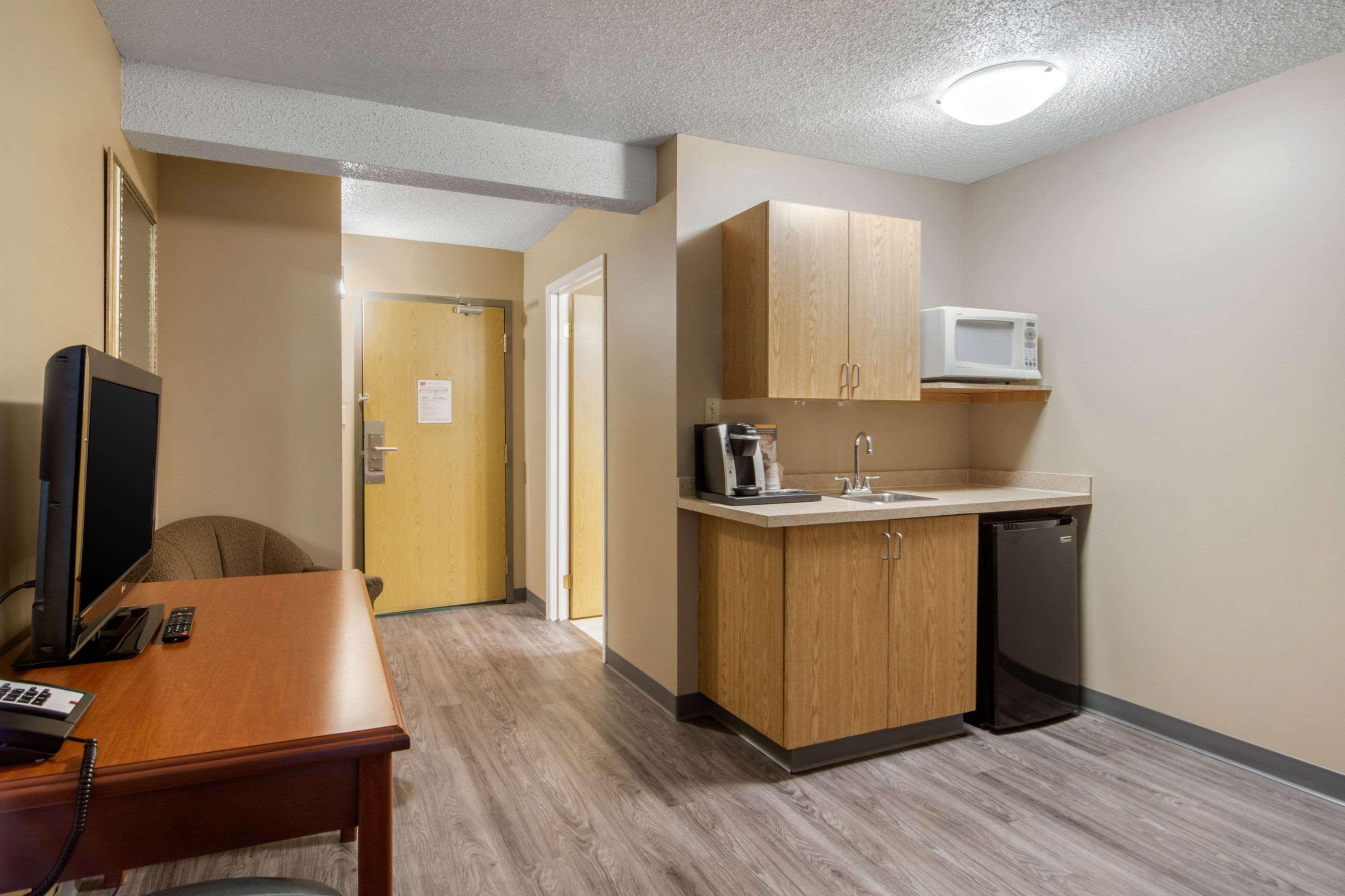 Econo Lodge Regina Exterior photo