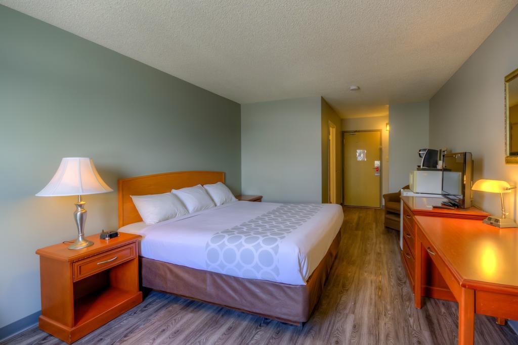 Econo Lodge Regina Exterior photo